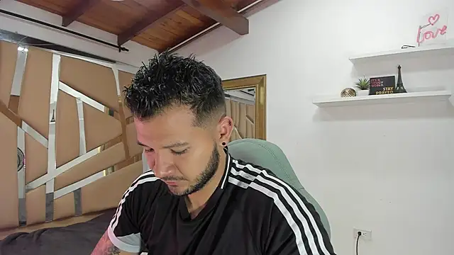 Snapshot of mister_miike chatting on 19, 2, 2025 mister miike online show from 19, 2, 2025