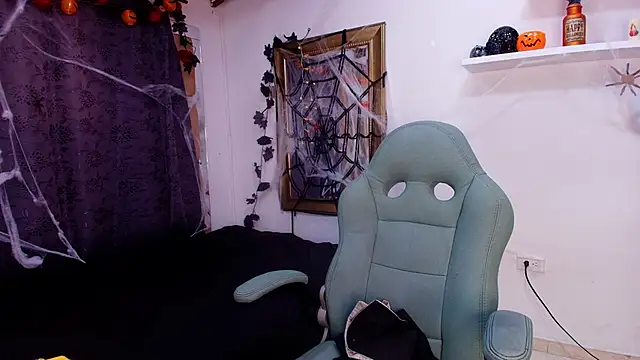 Snapshot of mister_miike chatting on 18, 10, 2025 mister miike online show from 18, 10, 2025