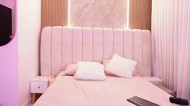 emyli sw  online show from 23, 3, 2026