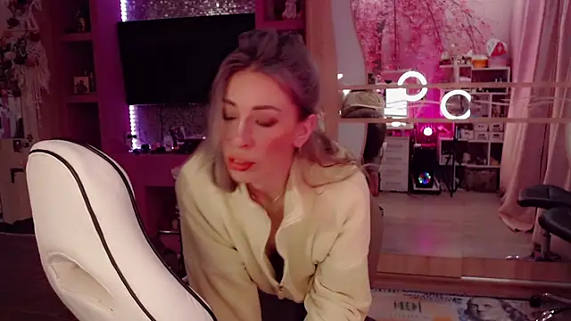 AnnieGOld  online show from 7, 2, 2026