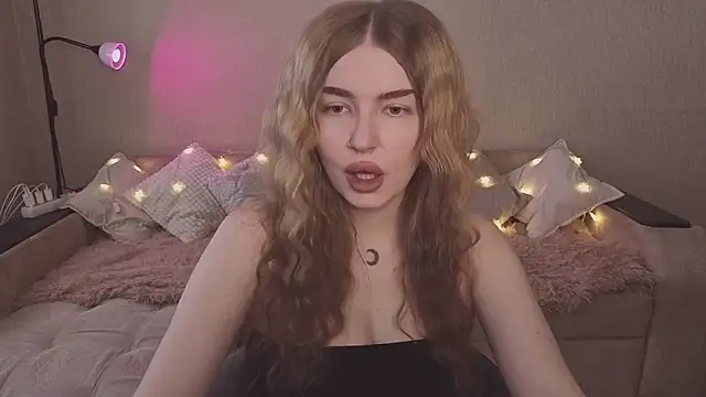 Snapshot of ViolettaLopez chatting on 3, 2, 2026 ViolettaLopez online show from 3, 2, 2026