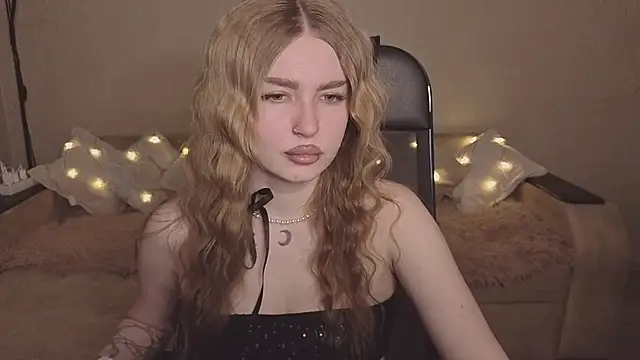 Snapshot of ViolettaLopez chatting on 12, 2, 2026 ViolettaLopez online show from 12, 2, 2026