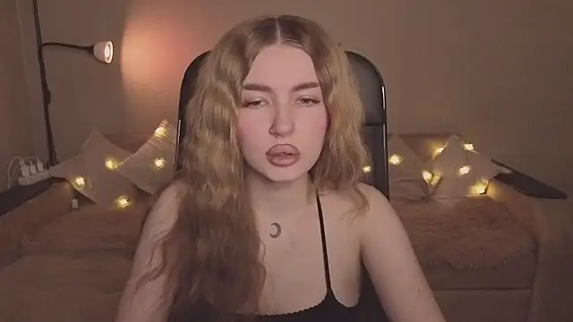 Snapshot of ViolettaLopez chatting on 15, 2, 2026 ViolettaLopez online show from 15, 2, 2026