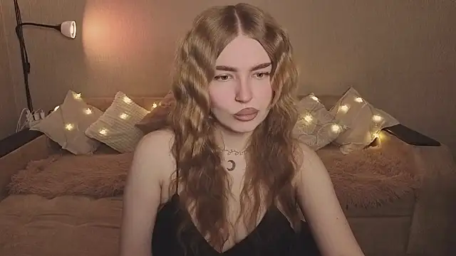 Snapshot of ViolettaLopez chatting on 3, 3, 2026 ViolettaLopez online show from 3, 3, 2026