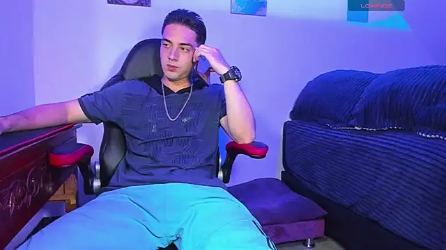 Snapshot of Alex_smith00 chatting on 4, 12, 2024 Alex smith00 online show from 4, 12, 2024