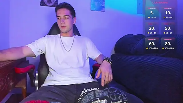 Snapshot of Alex_smith00 chatting on 22, 12, 2024 Alex smith00 online show from 22, 12, 2024