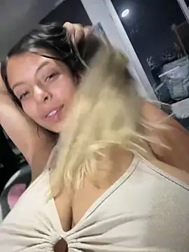 Snapshot of RsellAmb chatting on 1, 2, 2025 RsellAmb online show from 1, 2, 2025