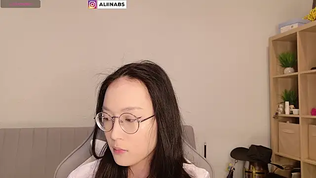 Snapshot of aliiiiiina chatting on 16, 1, 2025 aliiiiiina online show from 16, 1, 2025