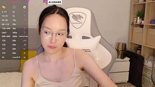 Snapshot of aliiiiiina chatting on 21, 1, 2025 aliiiiiina online show from 21, 1, 2025