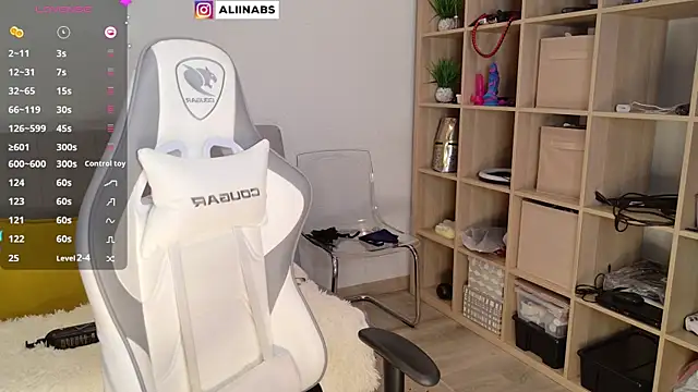 Snapshot of aliiiiiina chatting on 9, 2, 2025 aliiiiiina online show from 9, 2, 2025