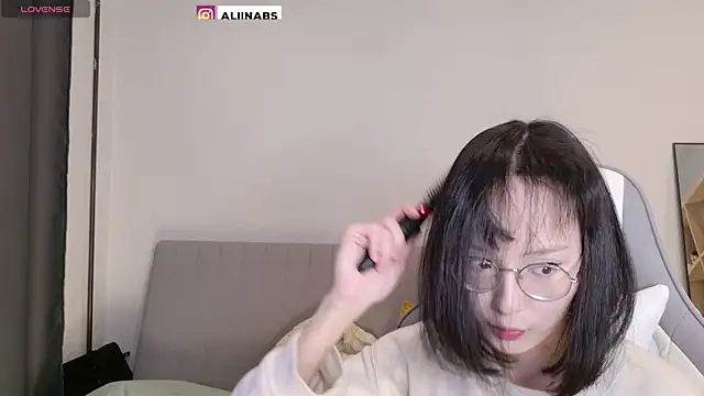 Snapshot of aliiiiiina chatting on 17, 2, 2025 aliiiiiina online show from 17, 2, 2025