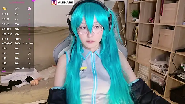 Snapshot of aliiiiiina chatting on 6, 3, 2025 aliiiiiina online show from 6, 3, 2025