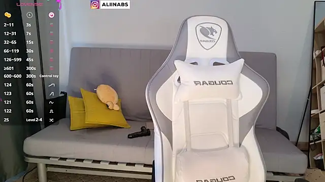 Snapshot of aliiiiiina chatting on 23, 3, 2025 aliiiiiina online show from 23, 3, 2025