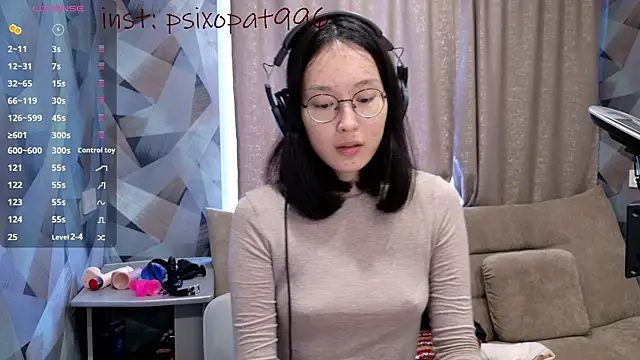 Snapshot of aliiiiiina chatting on 21, 9, 2025 aliiiiiina online show from 21, 9, 2025