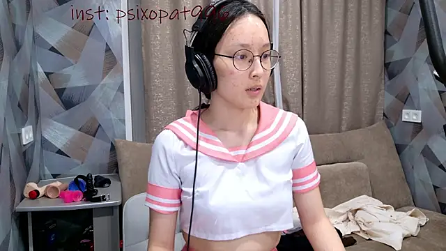 Snapshot of aliiiiiina chatting on 22, 9, 2025 aliiiiiina online show from 22, 9, 2025