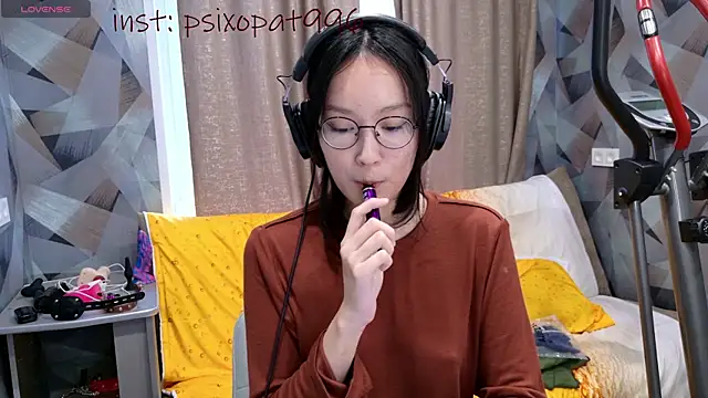 Snapshot of aliiiiiina chatting on 14, 10, 2025 aliiiiiina online show from 14, 10, 2025