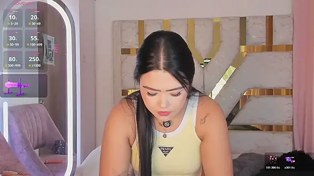 Snapshot of sophy_champagne chatting on 4, 6, 2026 sophy champagne online show from 4, 6, 2026