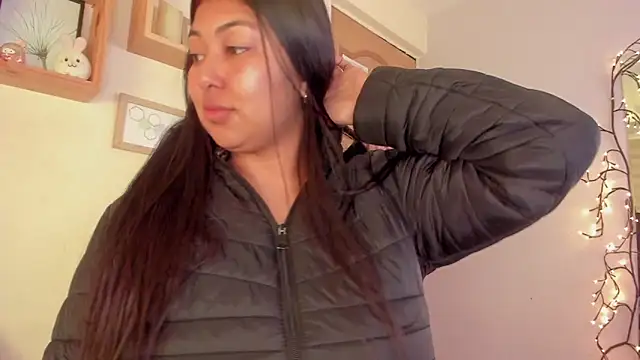 Snapshot of Pocahontas_power chatting on 4, 12, 2024 Pocahontas power online show from 4, 12, 2024