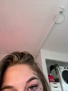 Snapshot of chloetease chatting on 4, 12, 2024 chloetease online show from 4, 12, 2024