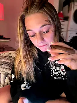 Snapshot of chloetease chatting on 5, 12, 2024 chloetease online show from 5, 12, 2024