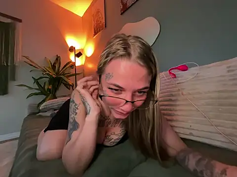 Snapshot of chloetease chatting on 8, 7, 2026 chloetease online show from 8, 7, 2026