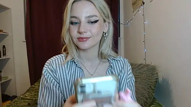 Snapshot of April_LoveUK chatting on 21, 1, 2025 April LoveUK online show from 21, 1, 2025