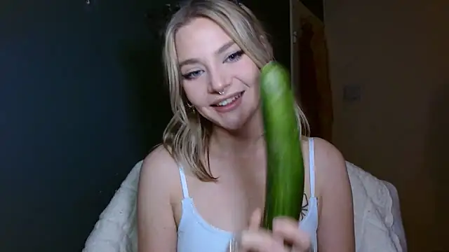 Snapshot of April_LoveUK chatting on 16, 3, 2025 April LoveUK online show from 16, 3, 2025