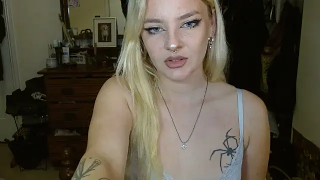 Snapshot of April_LoveUK chatting on 9, 11, 2025 April LoveUK online show from 9, 11, 2025