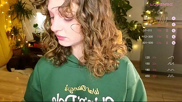 Snapshot of AliceKingsleigh chatting on 12, 1, 2025 AliceKingsleigh online show from 12, 1, 2025