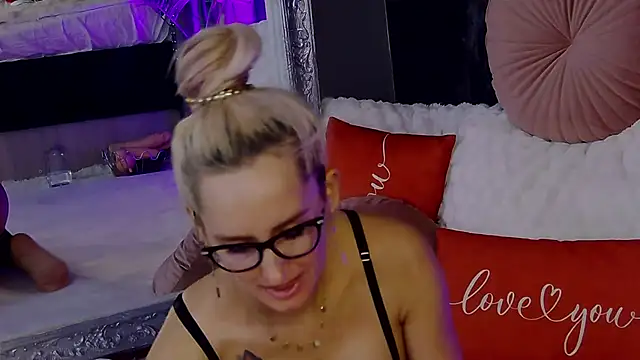 IsabelleEthan online show from 7, 10, 2025