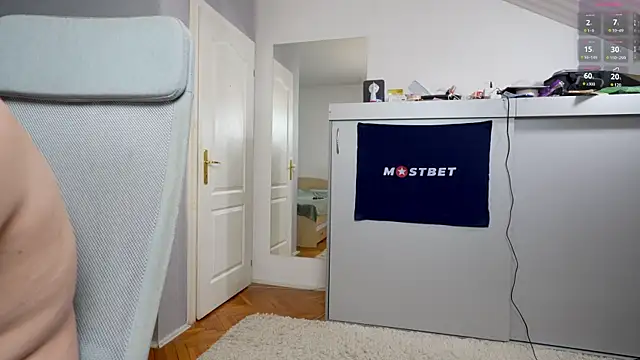 Snapshot of foxeslovefoxes chatting on 7, 12, 2024 foxeslovefoxes online show from 7, 12, 2024