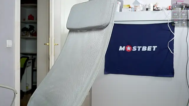 Snapshot of foxeslovefoxes chatting on 8, 12, 2024 foxeslovefoxes online show from 8, 12, 2024