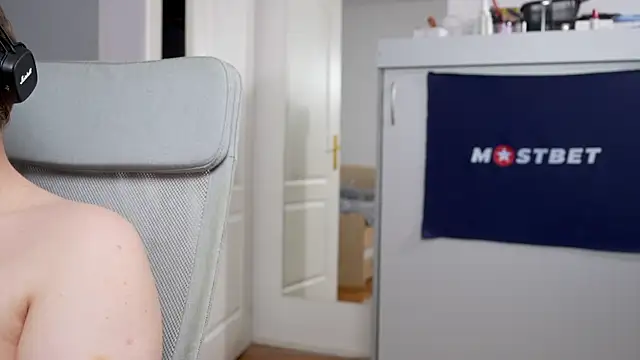 Snapshot of foxeslovefoxes chatting on 19, 12, 2024 foxeslovefoxes online show from 19, 12, 2024