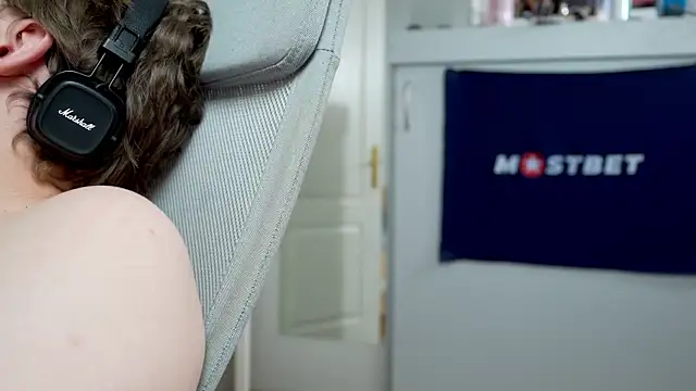 Snapshot of foxeslovefoxes chatting on 7, 1, 2025 foxeslovefoxes online show from 7, 1, 2025