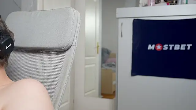 Snapshot of foxeslovefoxes chatting on 8, 1, 2025 foxeslovefoxes online show from 8, 1, 2025