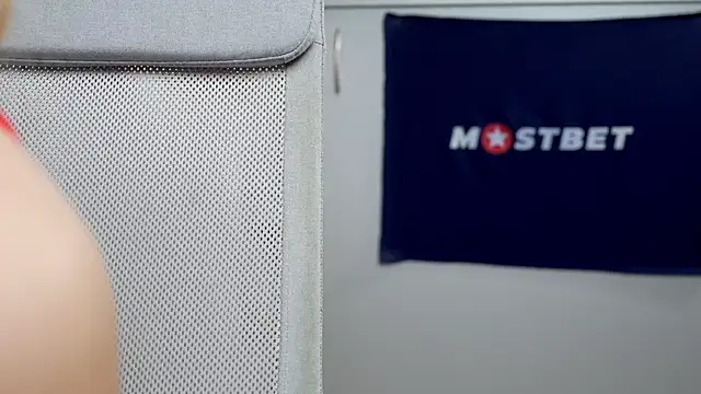 Snapshot of foxeslovefoxes chatting on 12, 1, 2025 foxeslovefoxes online show from 12, 1, 2025