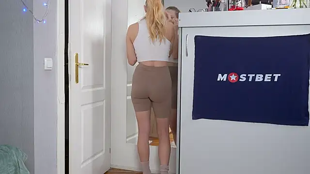 Snapshot of foxeslovefoxes chatting on 26, 1, 2025 foxeslovefoxes online show from 26, 1, 2025