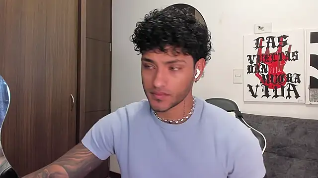 Snapshot of Alessandro_Vanni chatting on 16, 1, 2026 Alessandro Vanni online show from 16, 1, 2026