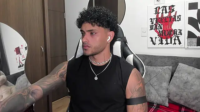 Snapshot of Alessandro_Vanni chatting on 19, 1, 2026 Alessandro Vanni online show from 19, 1, 2026