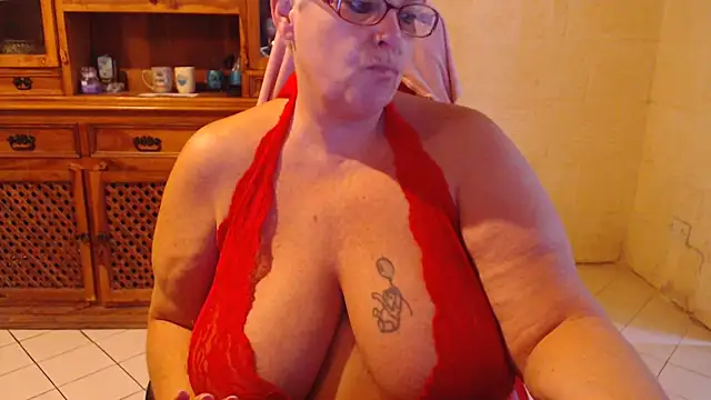 MISS LINDAH online show from 1, 10, 2025