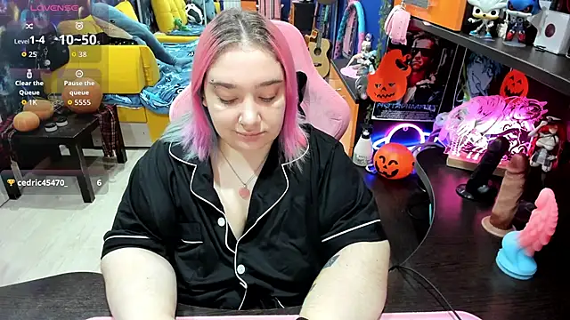 Softie Sofy online show from 30, 10, 2025