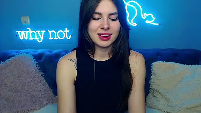 Snapshot of ViollinaLove chatting on 2, 3, 2025 ViollinaLove online show from 2, 3, 2025