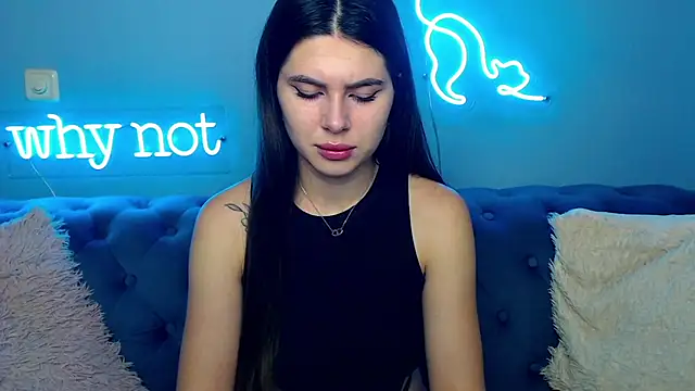 Snapshot of ViollinaLove chatting on 13, 10, 2025 ViollinaLove online show from 13, 10, 2025