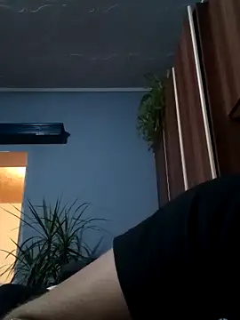 Snapshot of Rolandxxxr chatting on 5, 1, 2025 Rolandxxxr online show from 5, 1, 2025