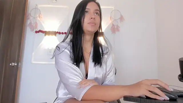 Hanna Risso online show from 21, 7, 2026