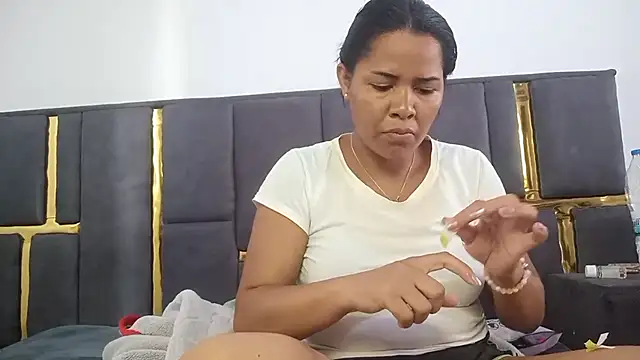 Snapshot of aleixane chatting on 14, 11, 2025 aleixane online show from 14, 11, 2025