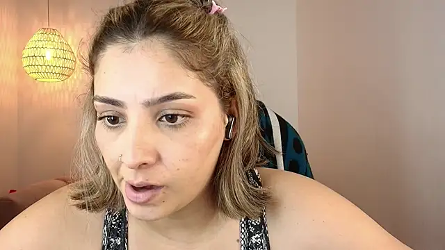 Snapshot of YummyAnna_ chatting on 10, 6, 2026 YummyAnna online show from 10, 6, 2026
