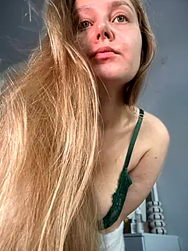 Snapshot of AlinaCum chatting on 19, 9, 2025 AlinaCum online show from 19, 9, 2025