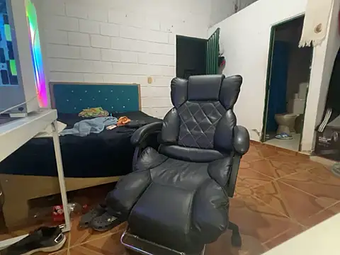 Max TheHorseDick online show from 9, 4, 2026