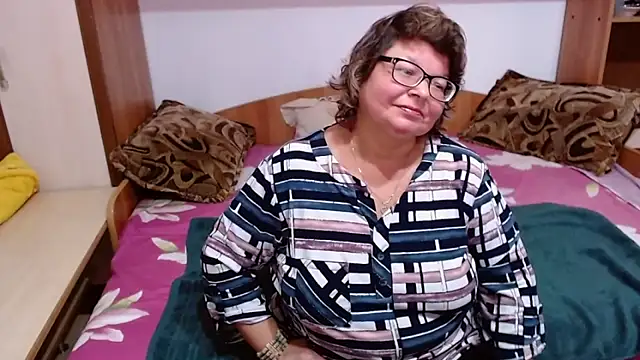 Snapshot of SweetMommaX chatting on 16, 10, 2025 SweetMommaX online show from 16, 10, 2025